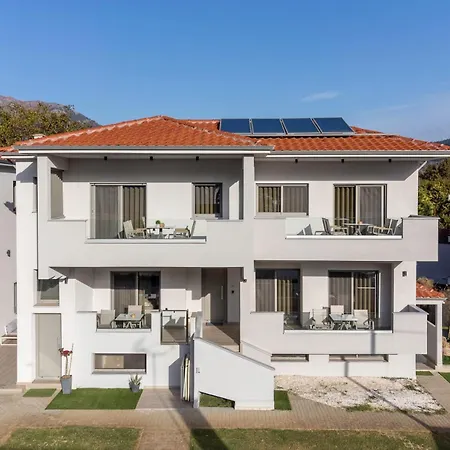 Ξενοδοχείο με διαμερίσματα Elisavet Nuevo & 4*