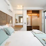 Elisavet Nuevo & 4*